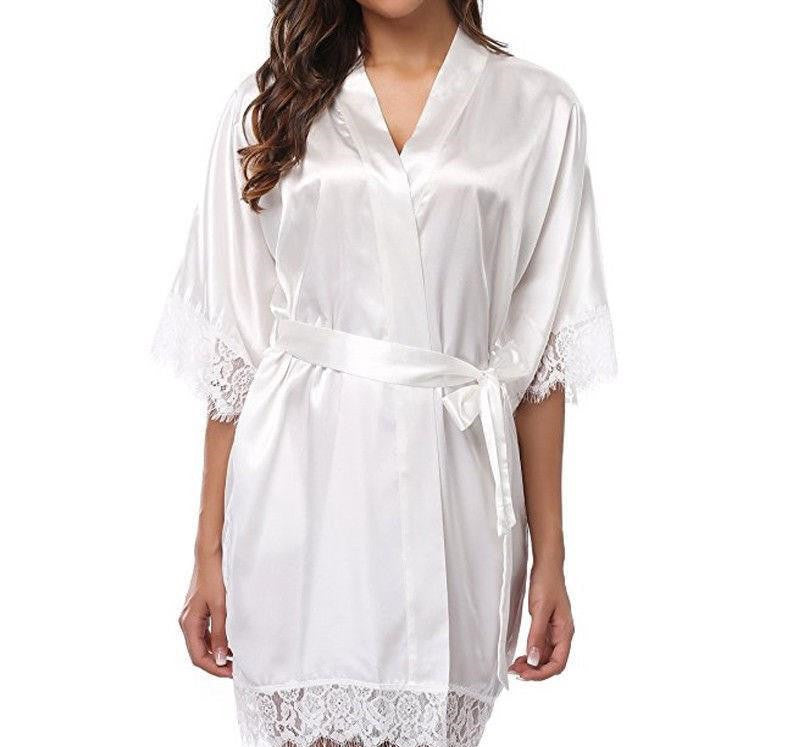 Peignoir Satiné en Dentelle