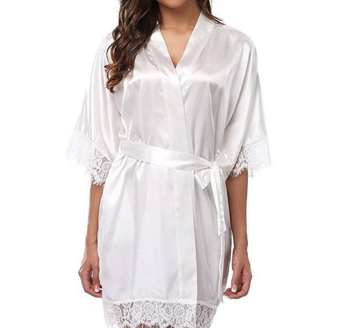 Peignoir Satiné en Dentelle